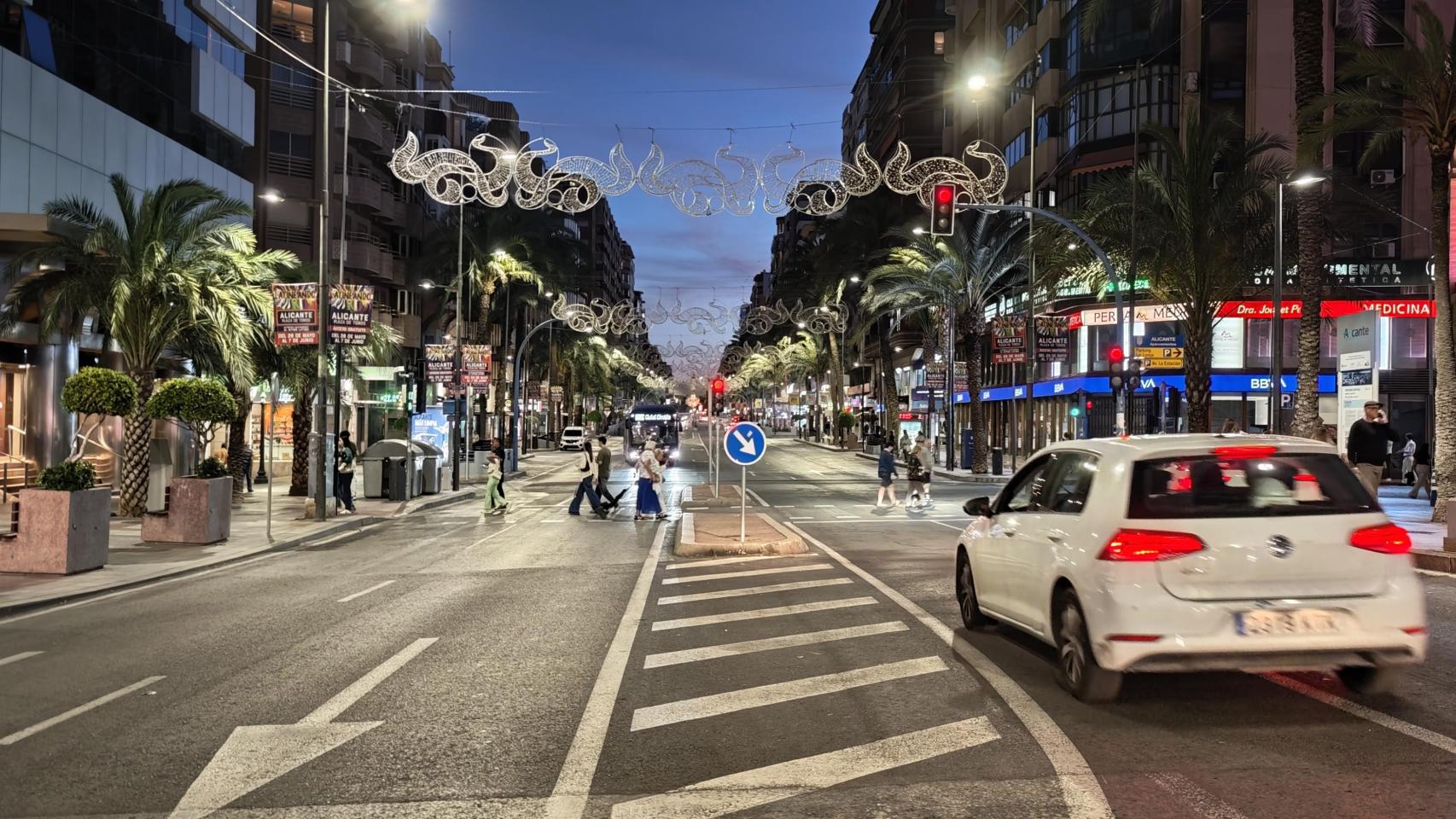 Vista de la avenida Alfonso el sabio de Alicante esta semana.