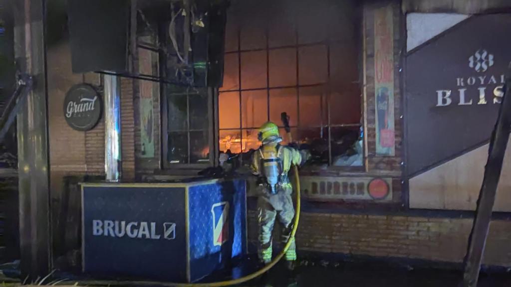 Imagen de las llamas en el Le Grand Café.