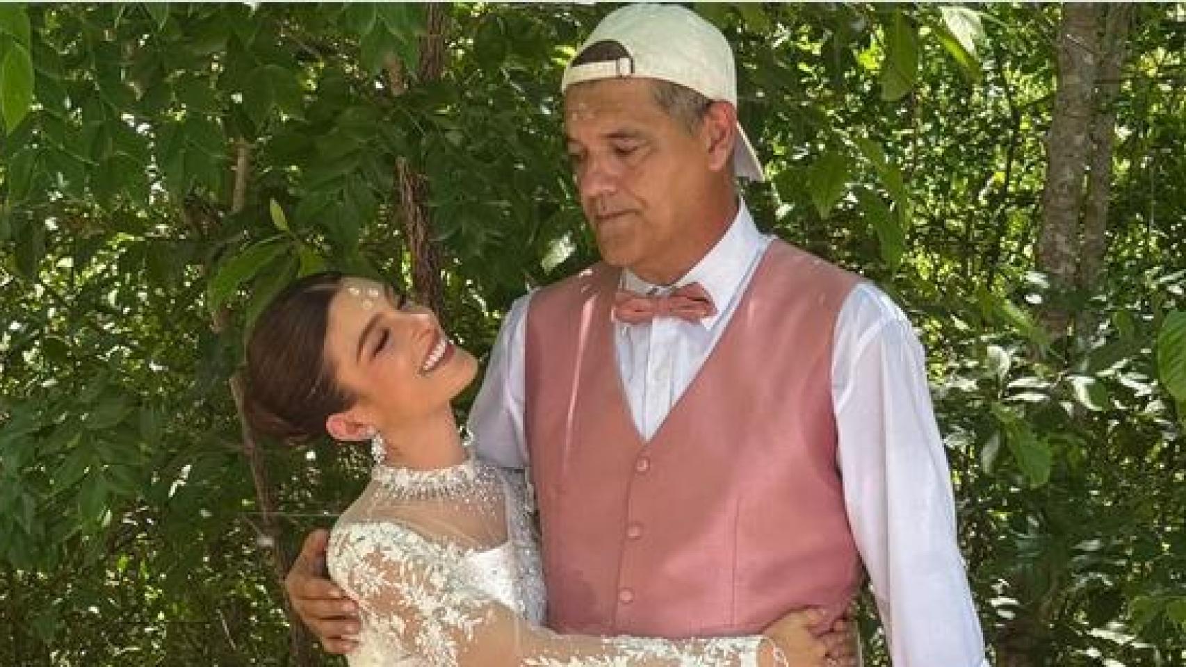 El aventurero Frank Cuesta junto a su ya mujer