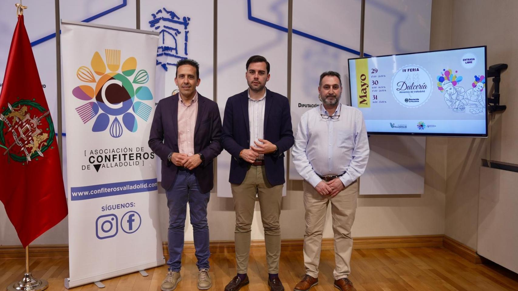 Moisés Santana, Roberto Migallón y Rafael Mesonero en la presentación de Dulcería 2026 (De izquierda a derecha). 