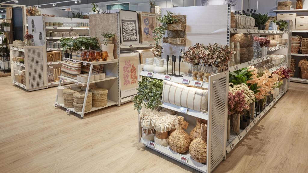 Interior de una de las tiendas de JYSK.