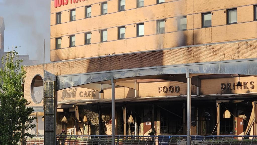 El hotel y Le Grand Café.