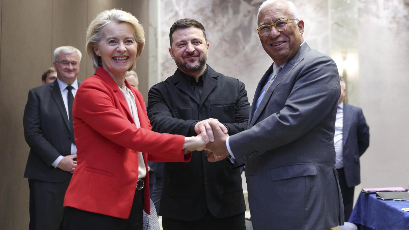 Ursula von der Leyen, Volodímir Zelenski y António Costa, durante la última cumbre informal de la UE en Chipre en abril