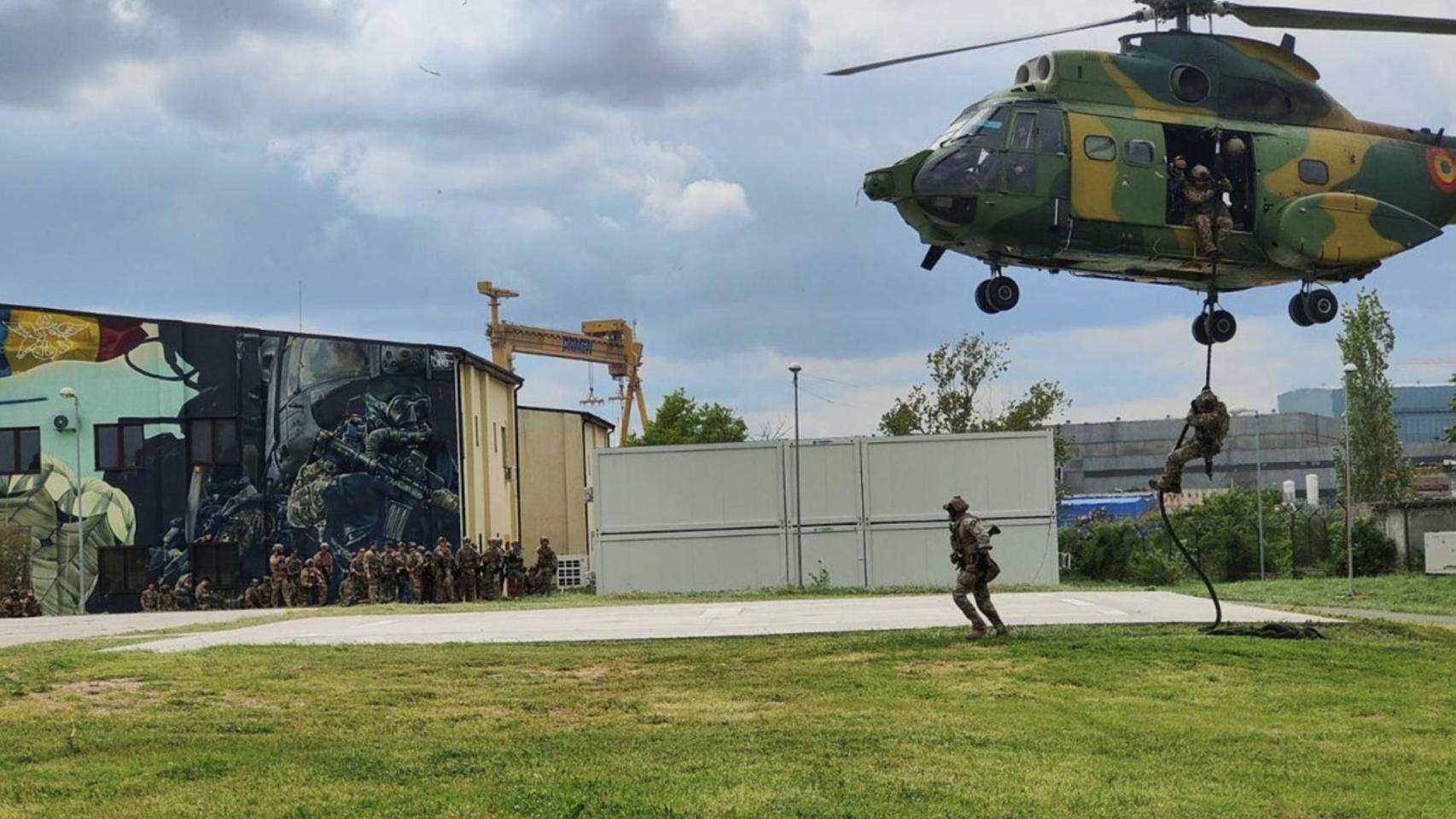 Militares españoles realizando un ejercicio.