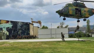Militares españoles realizando un ejercicio.