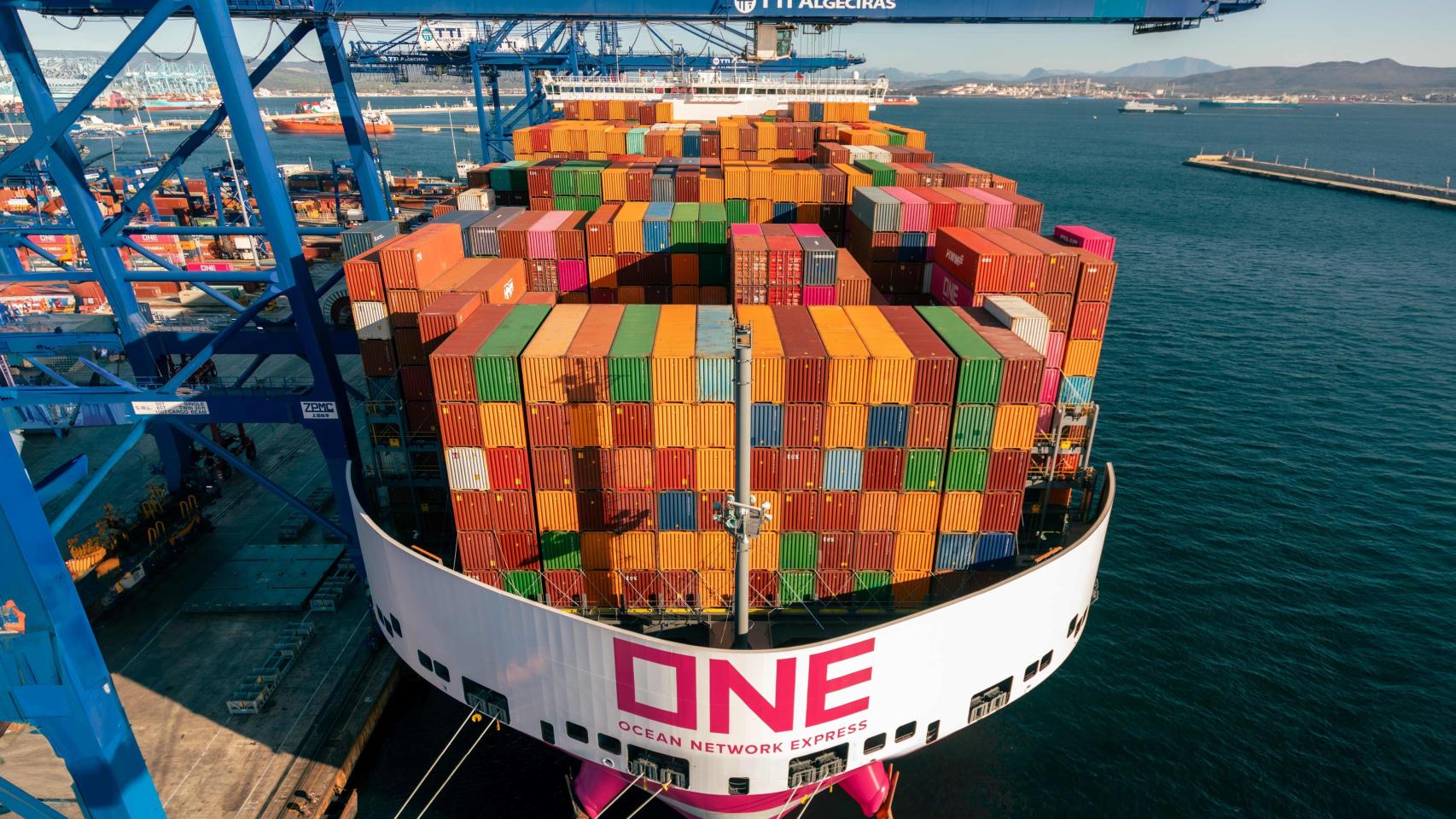 Un barco en el puerto de Algeciras. 