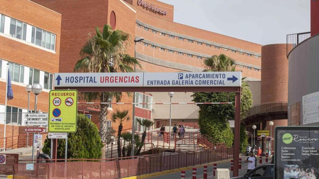 Un acceso al Hospital Virgen de la Arrixaca de Murcia.