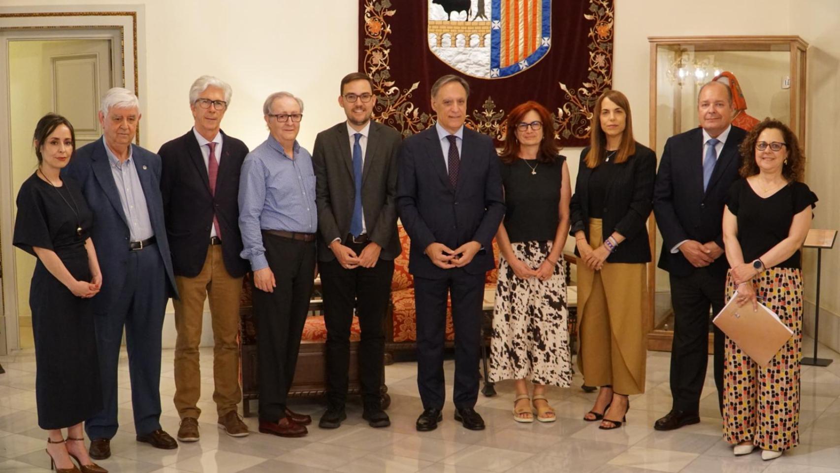 Imagen de los miembros del de Honores y Distinciones  que ha ratificado la concesión de las Medallas de Oro de Salamanca 2026.