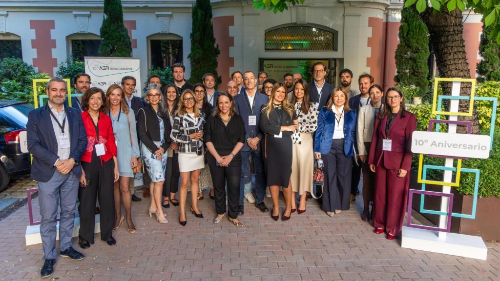 Miembros de AEFI durante la celebración de los 10 años de la entidad española.