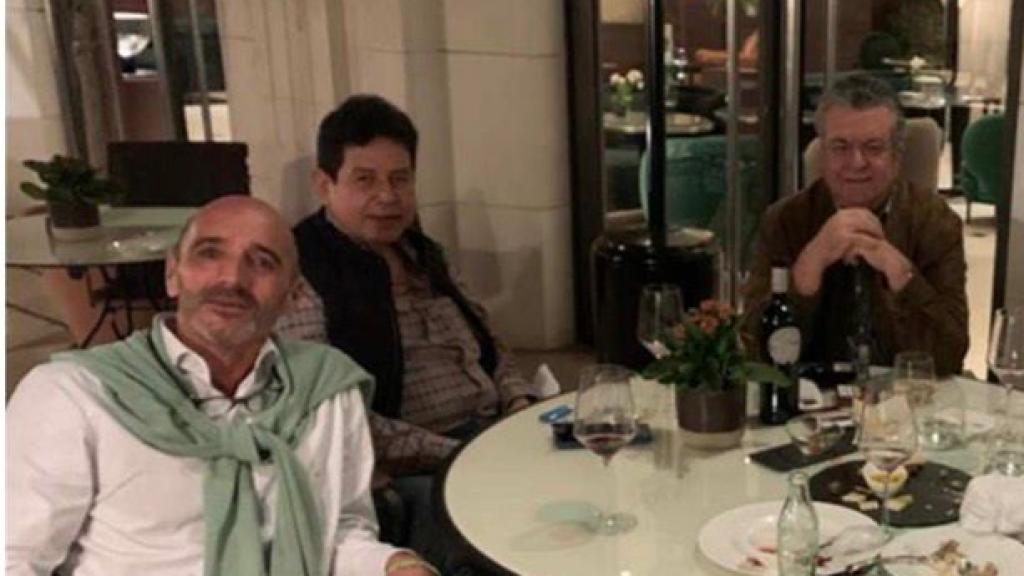 'Julito' Martínez (i), en la misma mesa que Julio Martínez Sola.