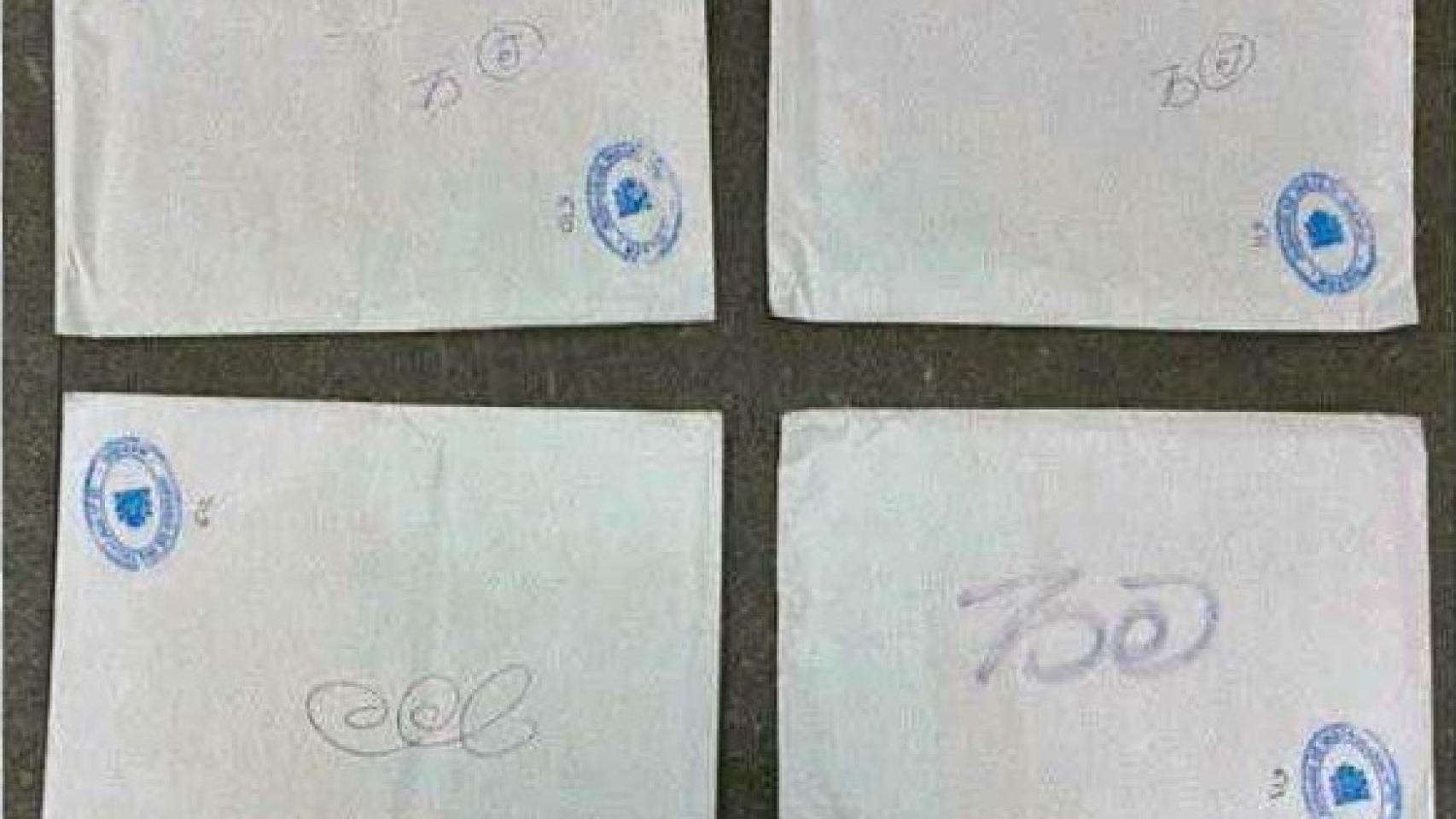 Los sobres con caracteres chinos intervenidos en la casa de Julio Martínez Martínez