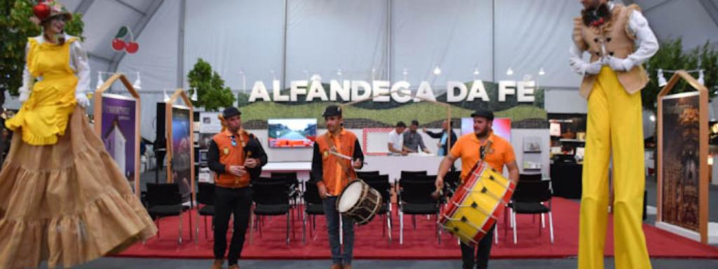 Imagen de anteriores ediciones de la Fiesta de la Cereza de Alfândega da Fé (Portugal).
