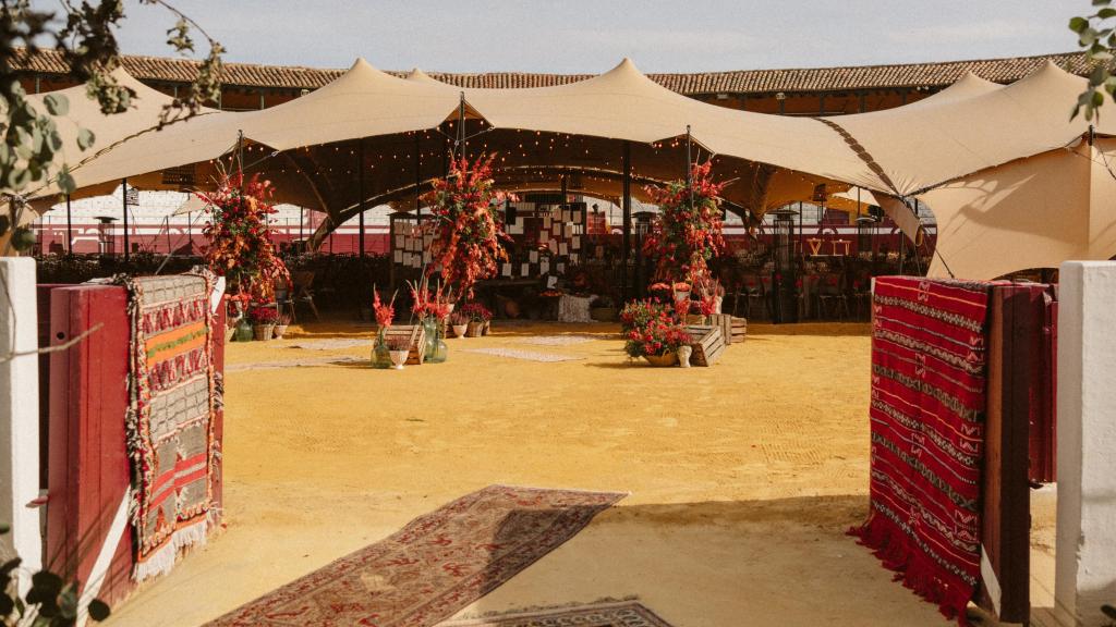 La Plaza de Toros de Tarazona preparada para una boda.