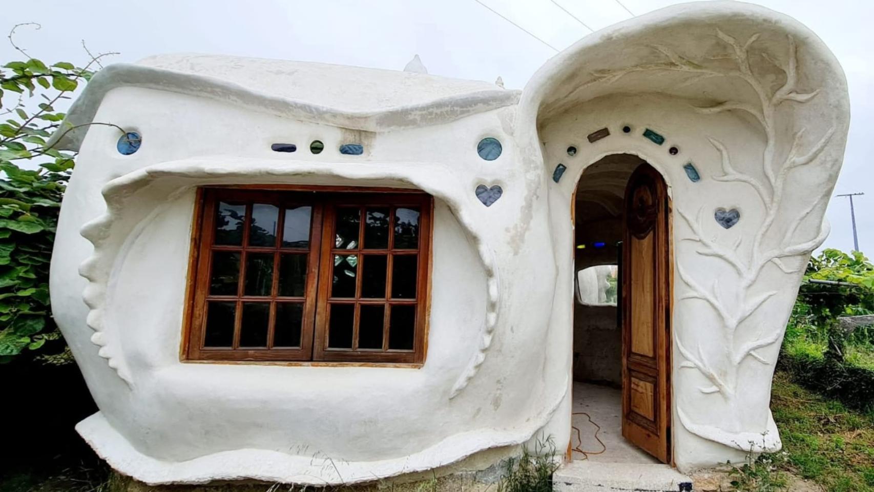 Fachada de Casa Caracola, en San Vicente do Mar, en O Grove (Pontevedra)