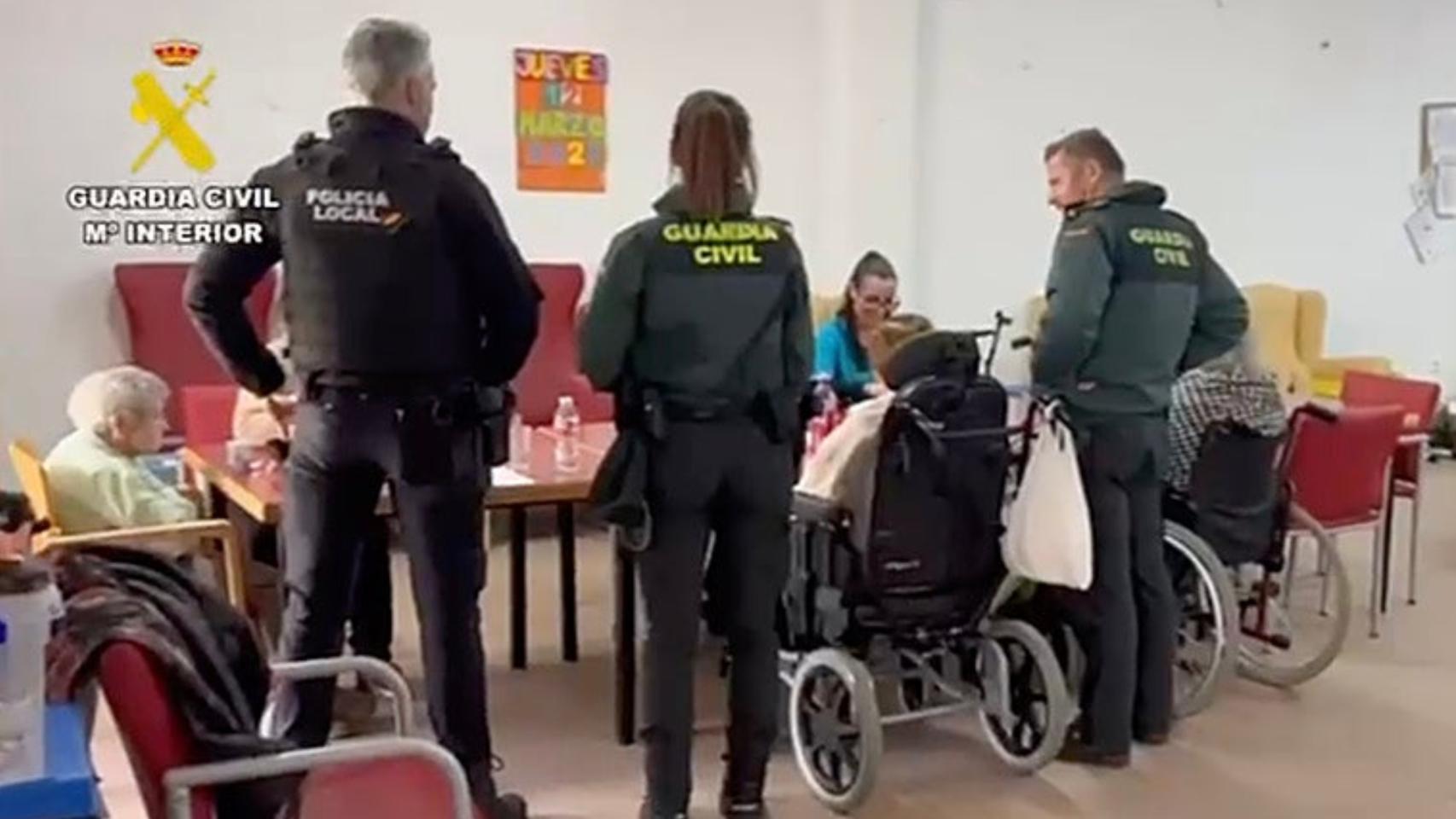 Una vecina de Santiago, investigada por malos tratos y hurtos a residentes en centros de mayores.
