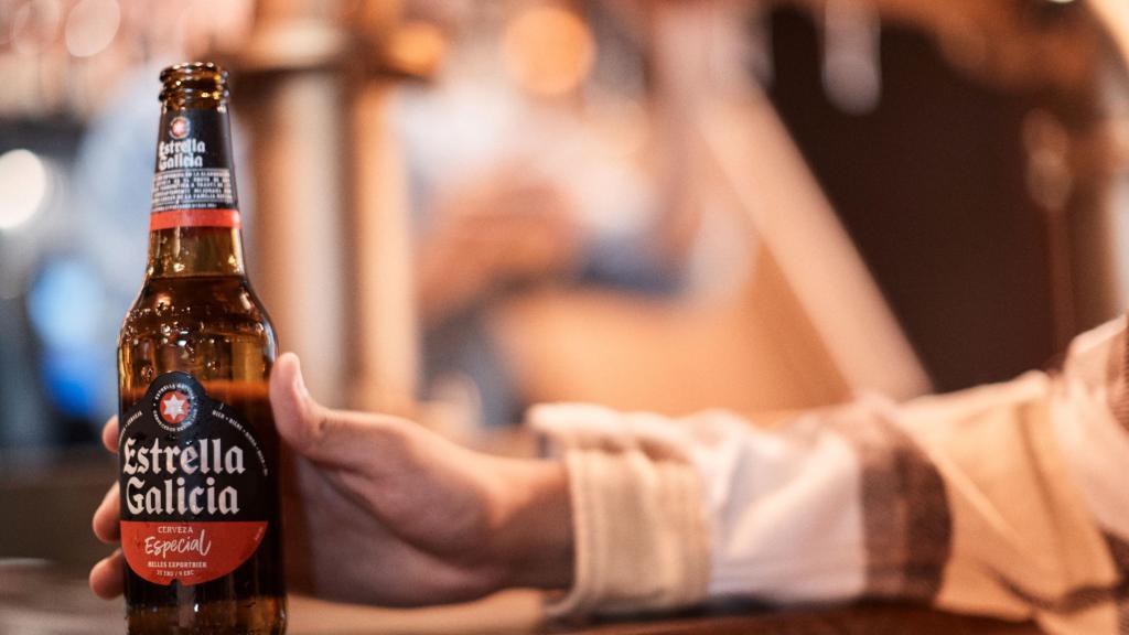 Imagen de una cerveza de Estrella Galicia.