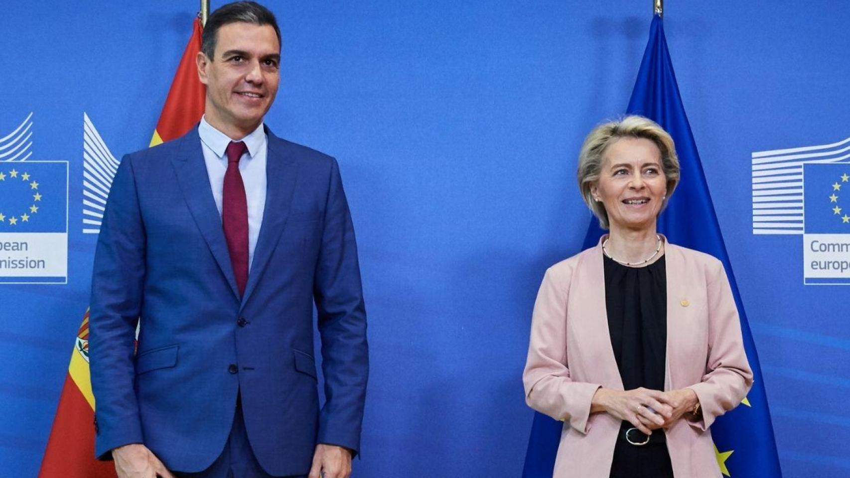 Pedro Sánchez y Ursula von der Leyen durante una reunión en la Comisión Europea.