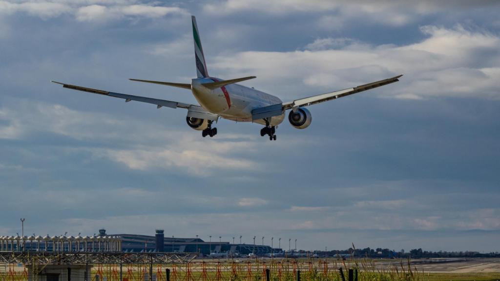 Vista del aeropuerto de El Prat desde El Prat de Llobregat.