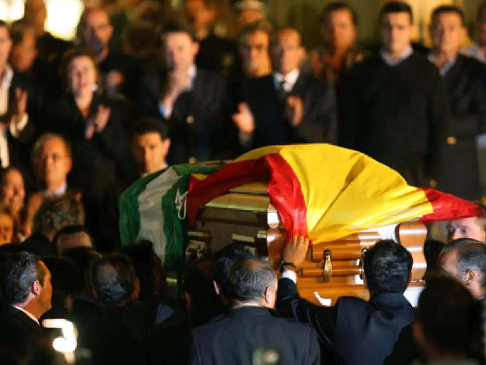 Los restos mortales de Roc&iacute;o Jurado llegando al Santuario de la Virgen de Regla en Chipiona.