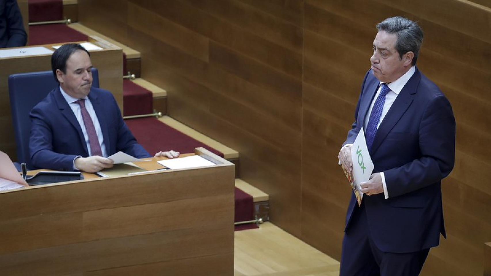 El presidente de la Generalitat, Juanfran Pérez Llorca, y el portavoz de Vox, José María Llanos. José Cuéllar / Corts