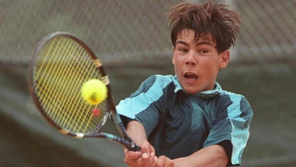 Rafa Nadal, durante un partido cuando era un niño.