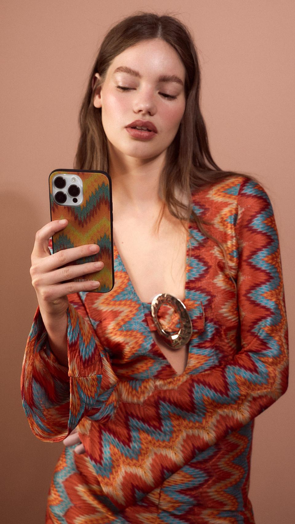 Funda inspirada en el vestido de la marca.