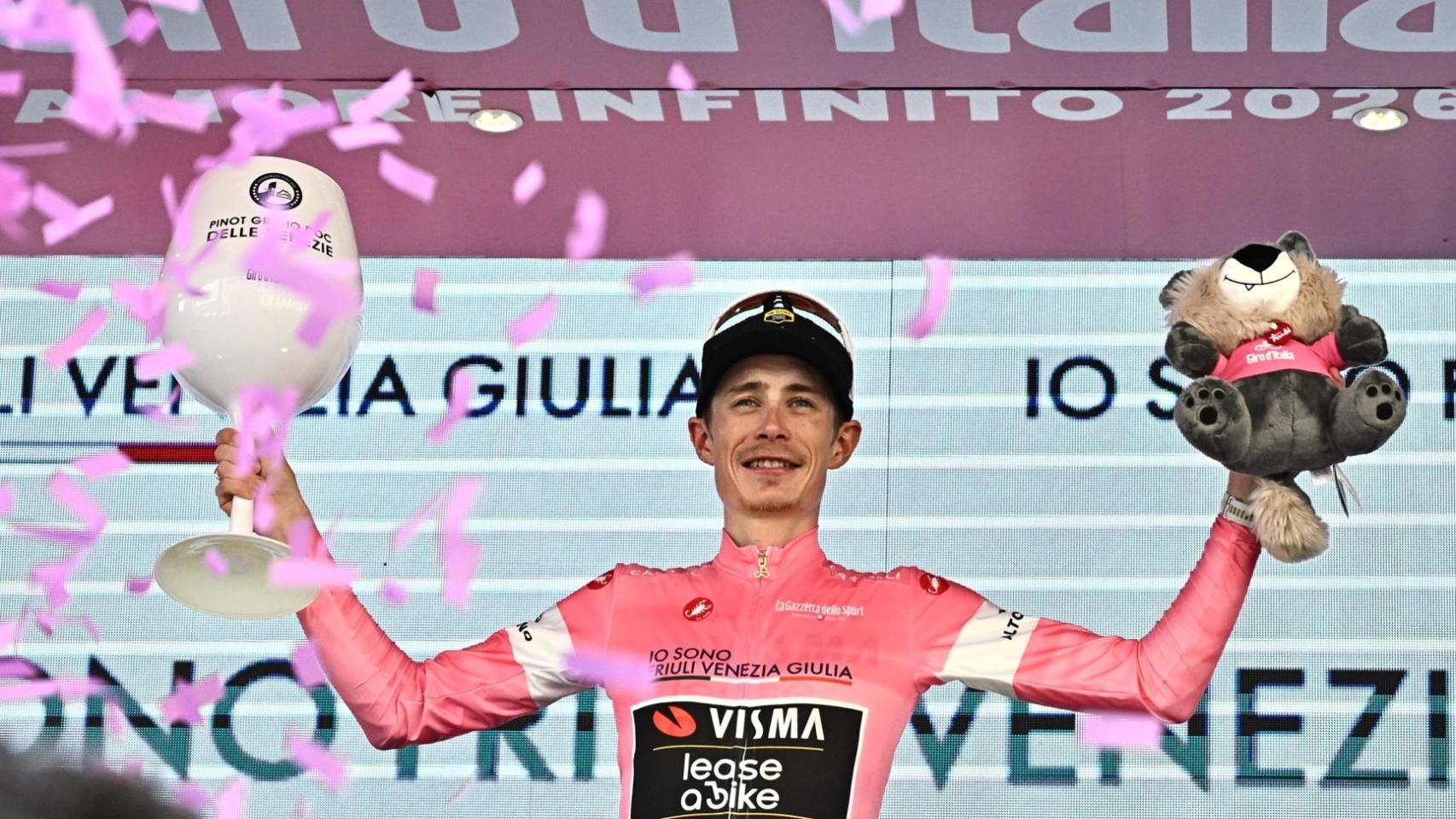 Vingegaard celebra una victoria en el Giro de Italia.
