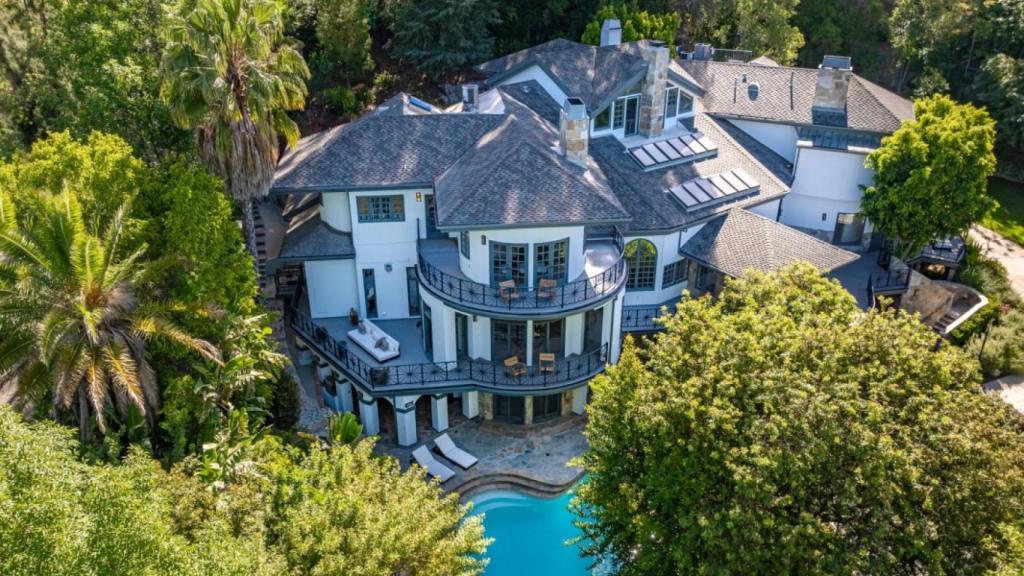 Vista aérea de la casa que ha vendido Selena Gomez.