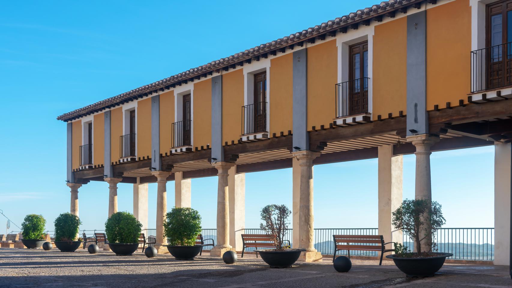 Los soportales en la Plaza del Castillo de Cehegín (Murcia). 