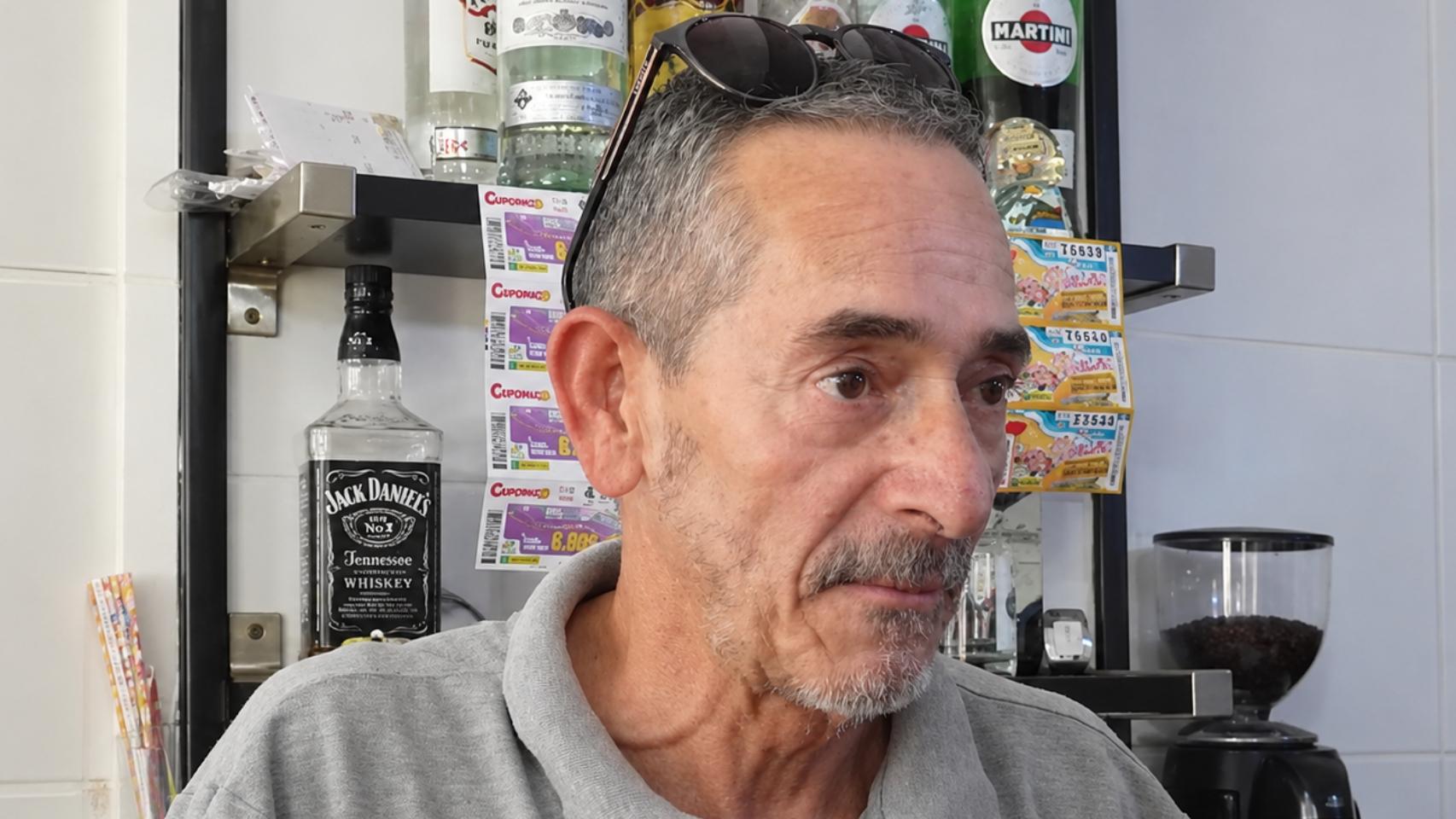 Javier, hostelero y dueño de un bar.