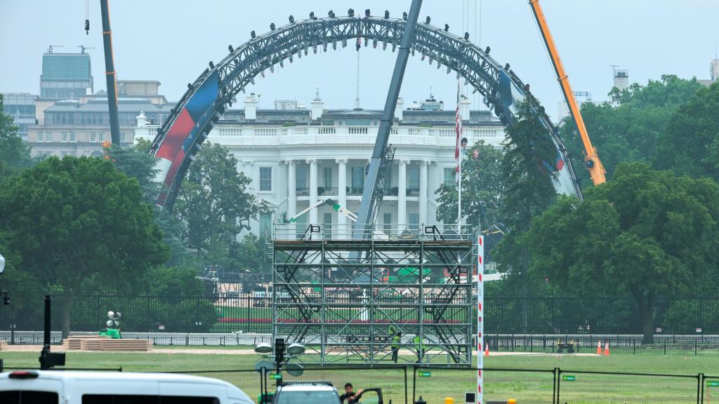 Comienzan las obras para levantar el estadio en la Casa Blanca que albergará la velada de la UFC por el cumpleaños de Trump