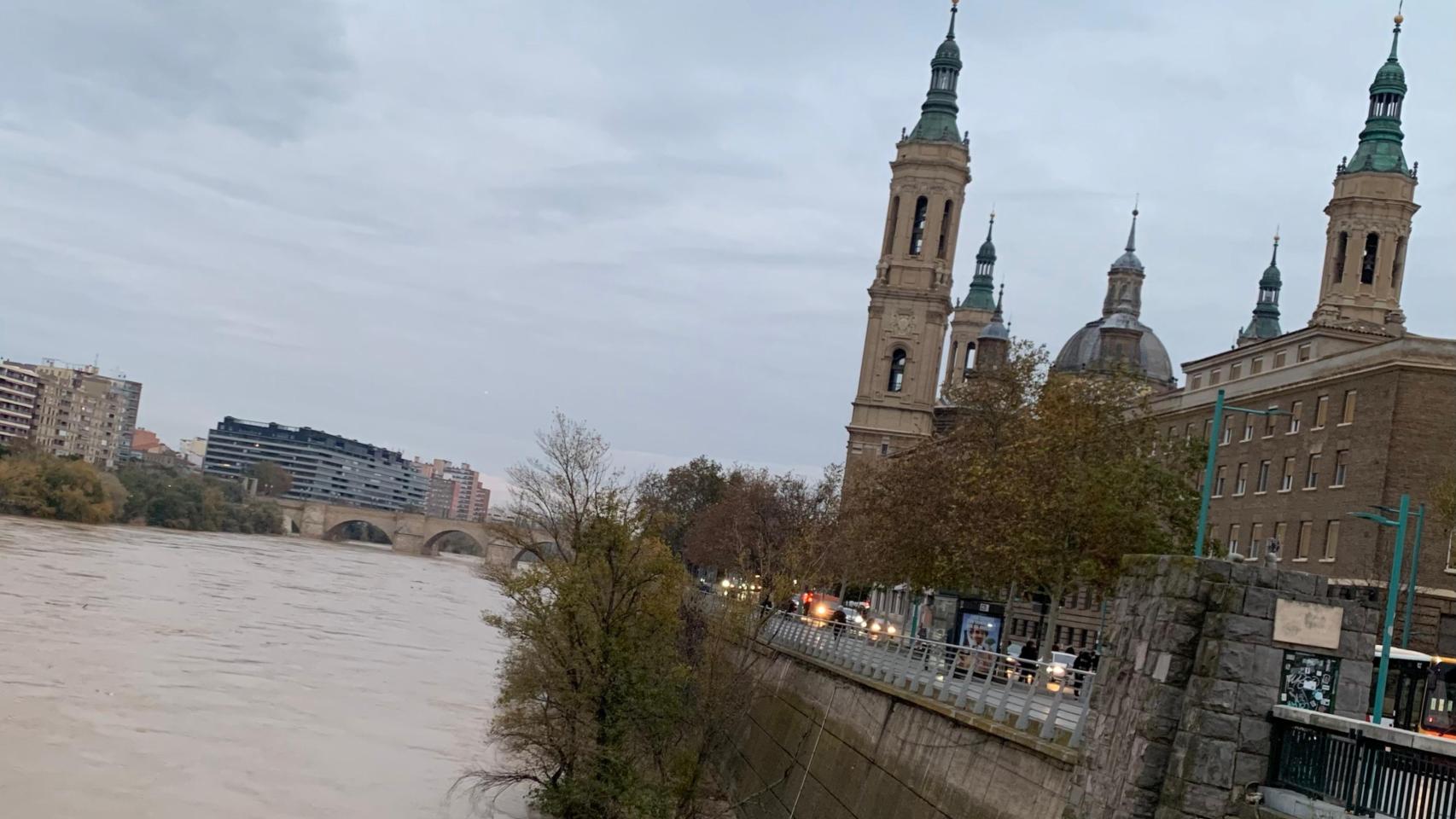 El río Ebro, en una de las últimas avenidas.