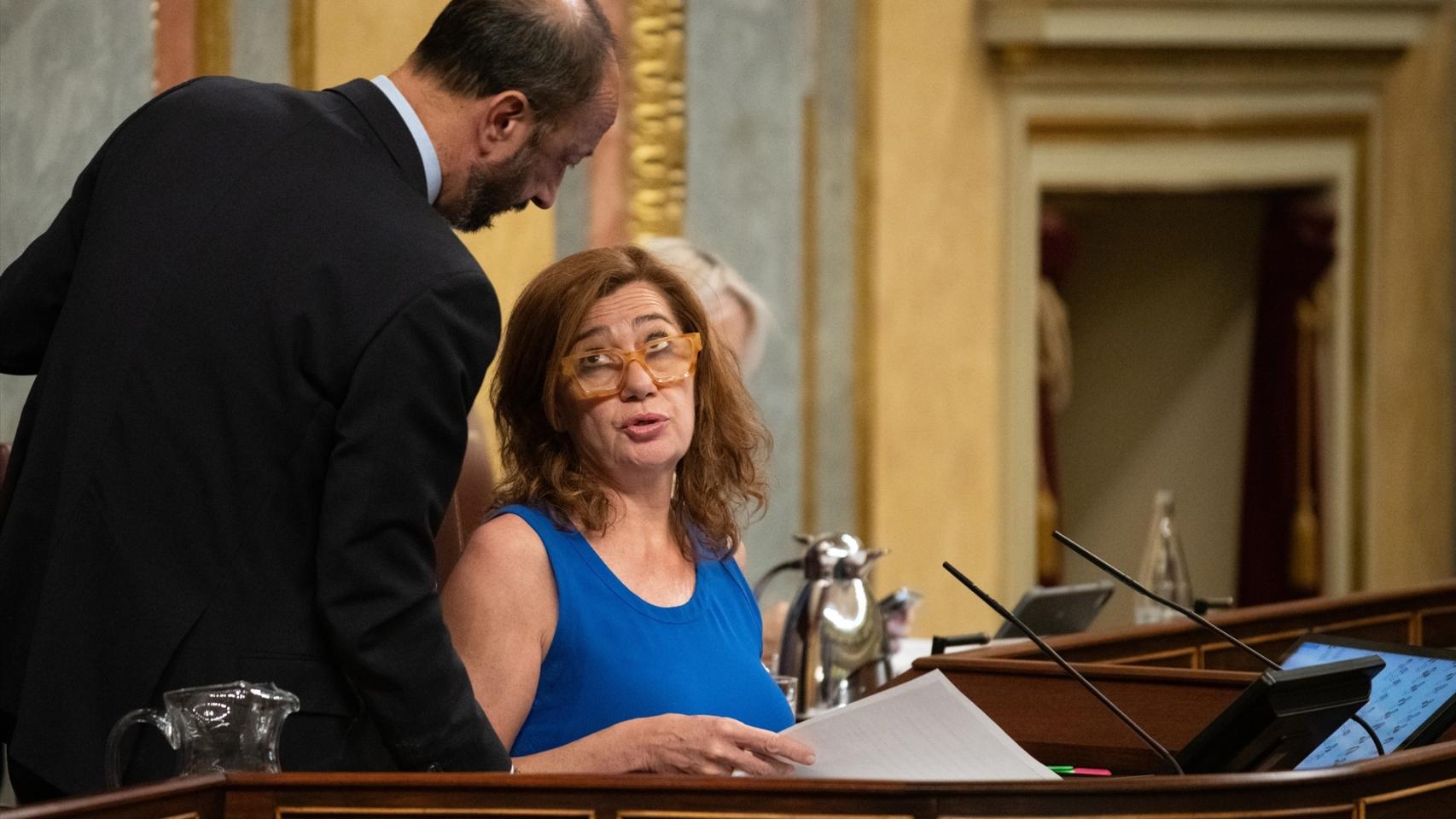 La presidenta del Congreso, Francina Armengol, junto al vicepresidente, Alfonso Rodríguez Gómez de Celis, este martes.