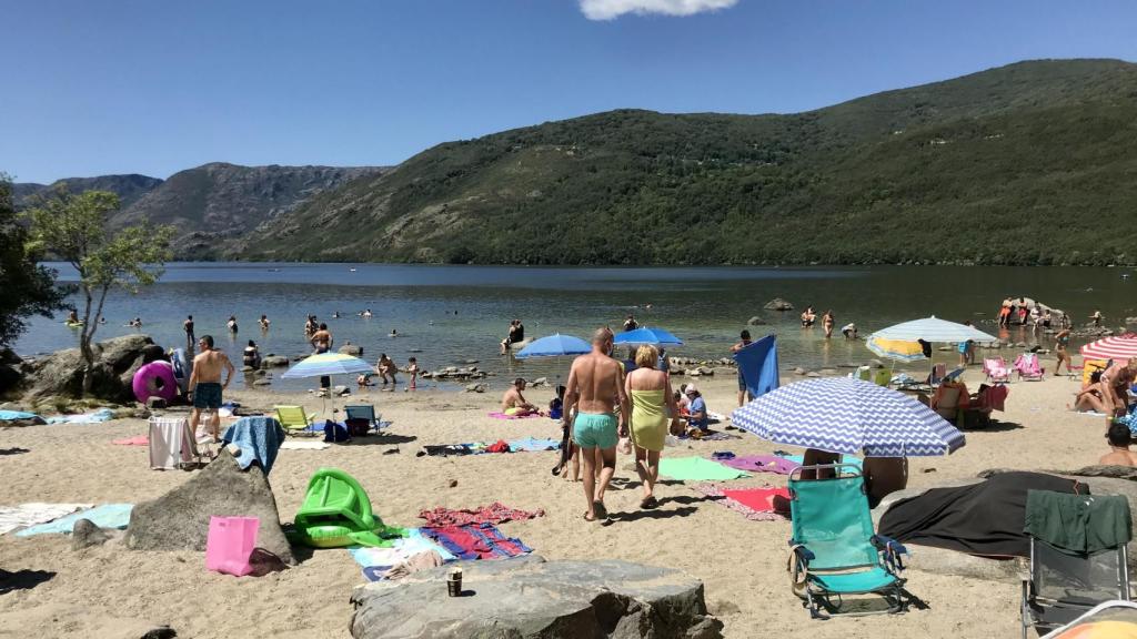 Imagen de una de las playas del Lago de Sanabria, en la provincia de Zamora