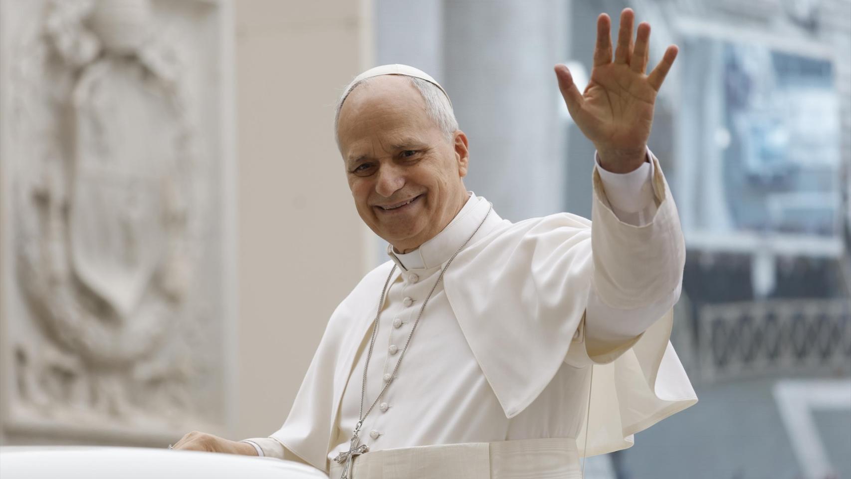 El Papa León XIV en la plaza de San Pedro, en el Vaticano.
