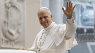 El Papa León XIV en la plaza de San Pedro, en el Vaticano.