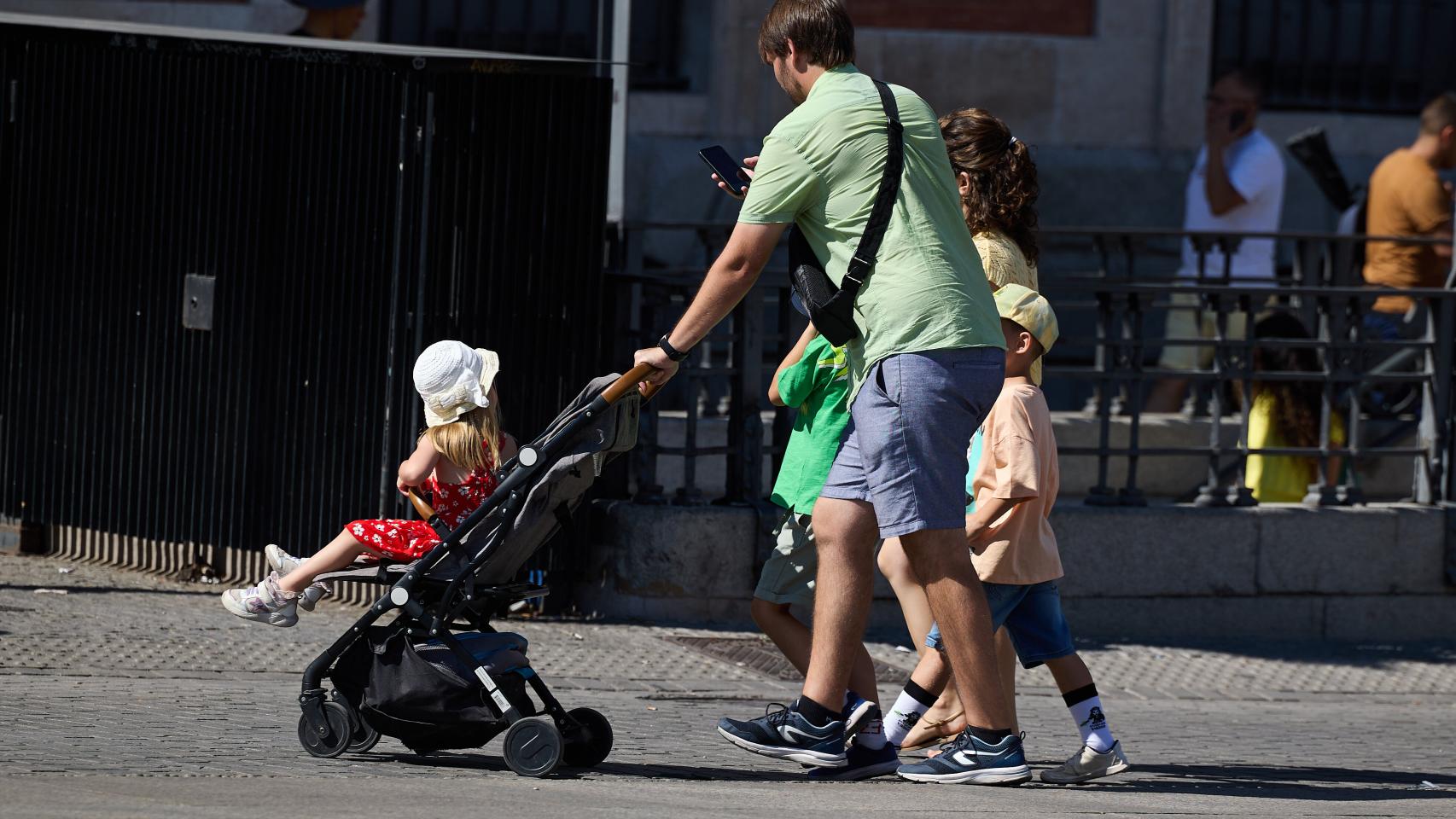 Una familia, en Madrid. 