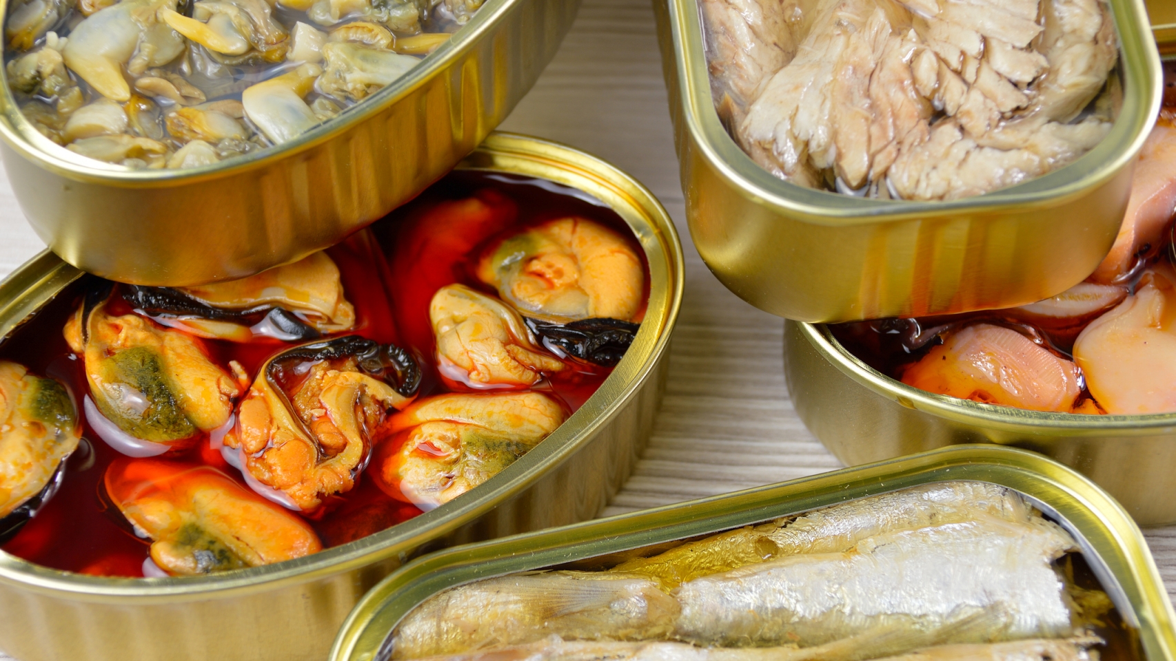Latas de conservas de pescado y marisco
