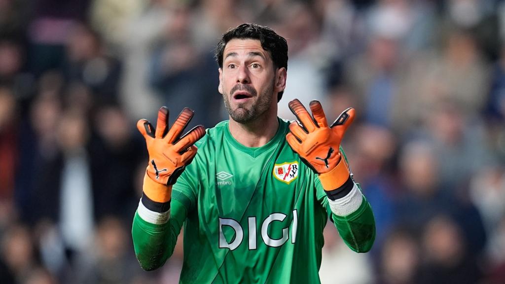 Augusto Batalla, durante un partido del Rayo Vallecano.