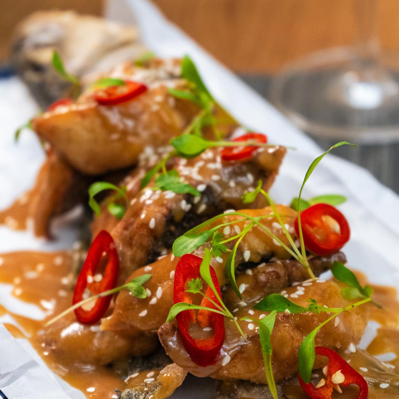 Lubina frita en adobo