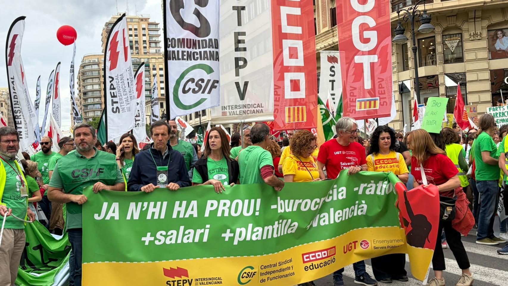Los portavoces de CSIF a la izquierda de la imagen en los primeros días de huelga. EE