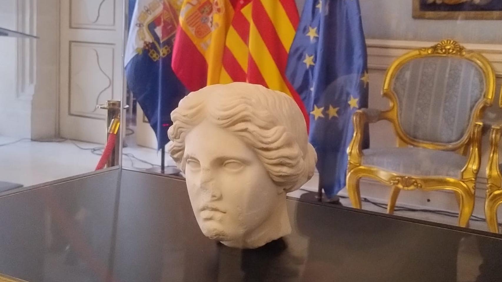 La 'Venus de Alicante' en el Salón Azul del Ayuntamiento.