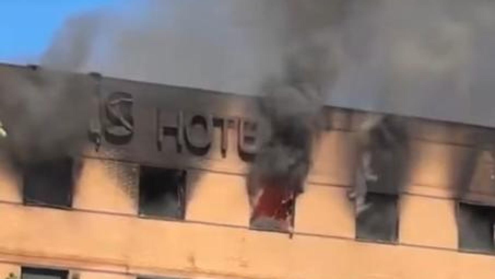 Una imagen del incendio esta mañana.