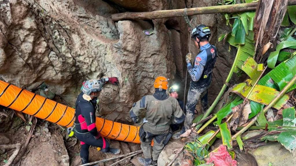 La entrada de la cueva inundada en el norte de Laos.