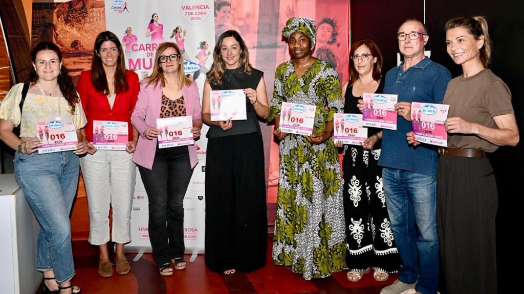 El equipo completo de la Carrera de la Mujer Central Lechera Asturiana Valencia 2026.