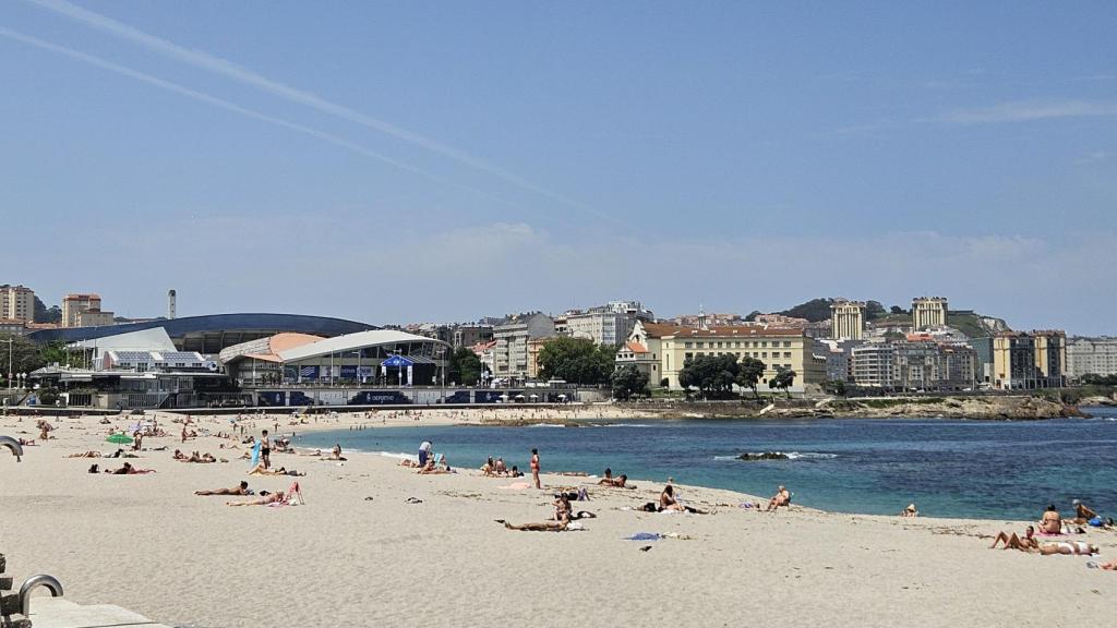 La playa de Riazor este 27 de mayo.