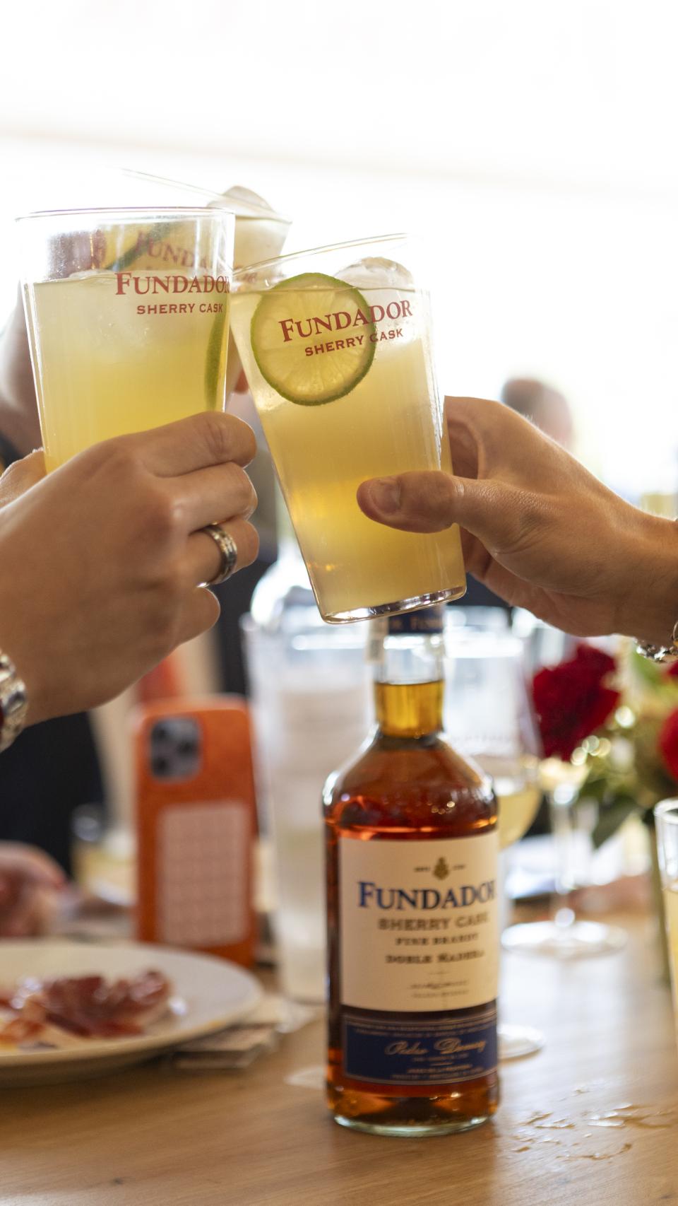 Brindis en la caseta Fundador.