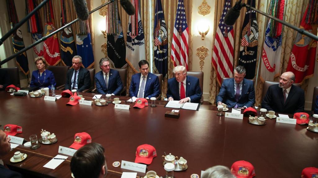 Donald Trump durante la reunión de su gabinete este miércoles.