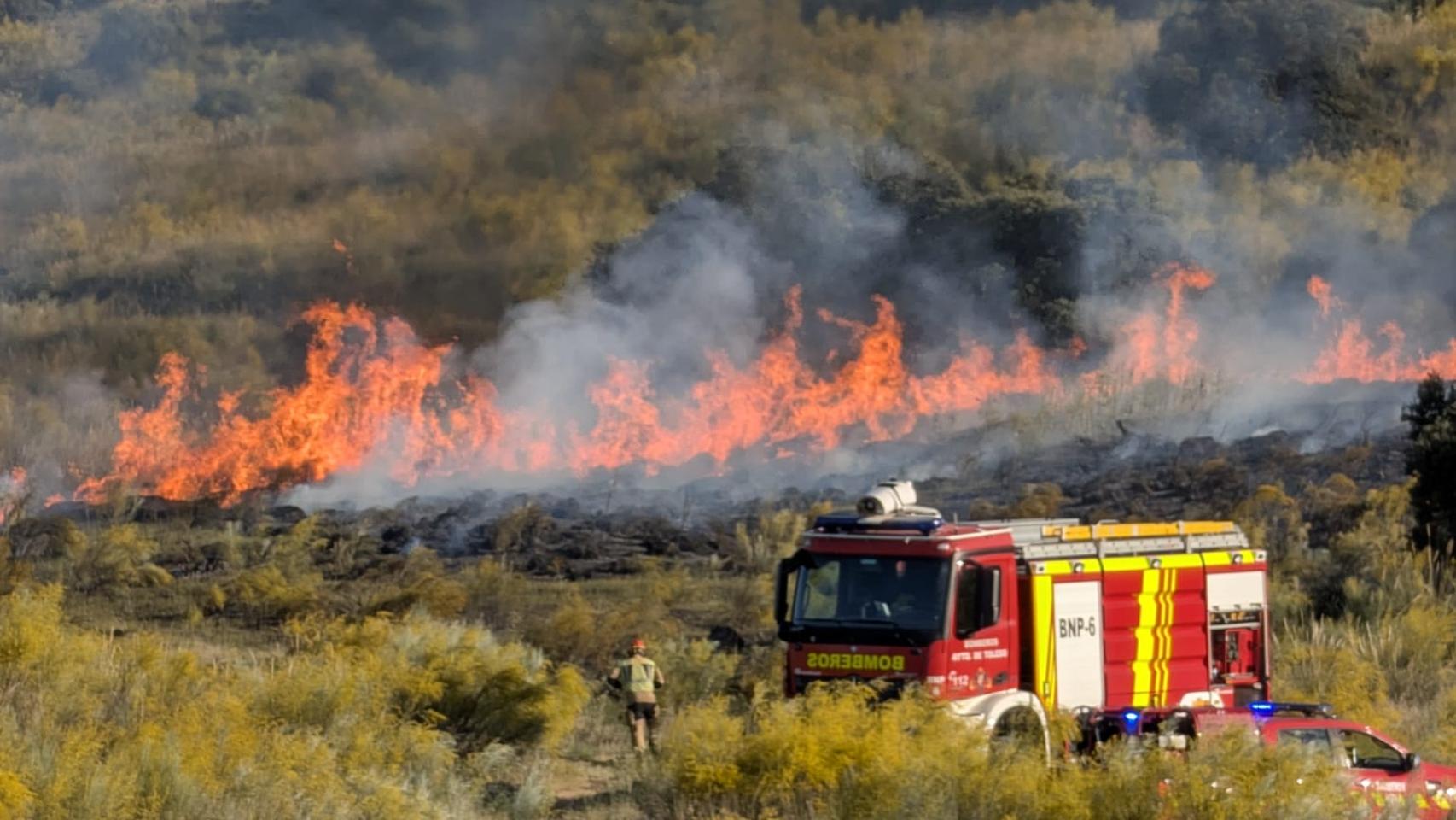 Incendio en la Vía Tarpeya de Toledo. Foto: EL ESPAÑOL de Castilla-La Mancha. 