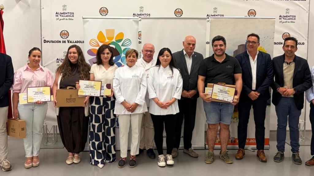 Foto de familia con los ganadores y autoridades